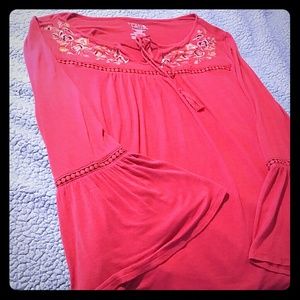 Flowy draw string burgundy top.